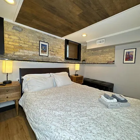 Modern Studio In Lincoln Park